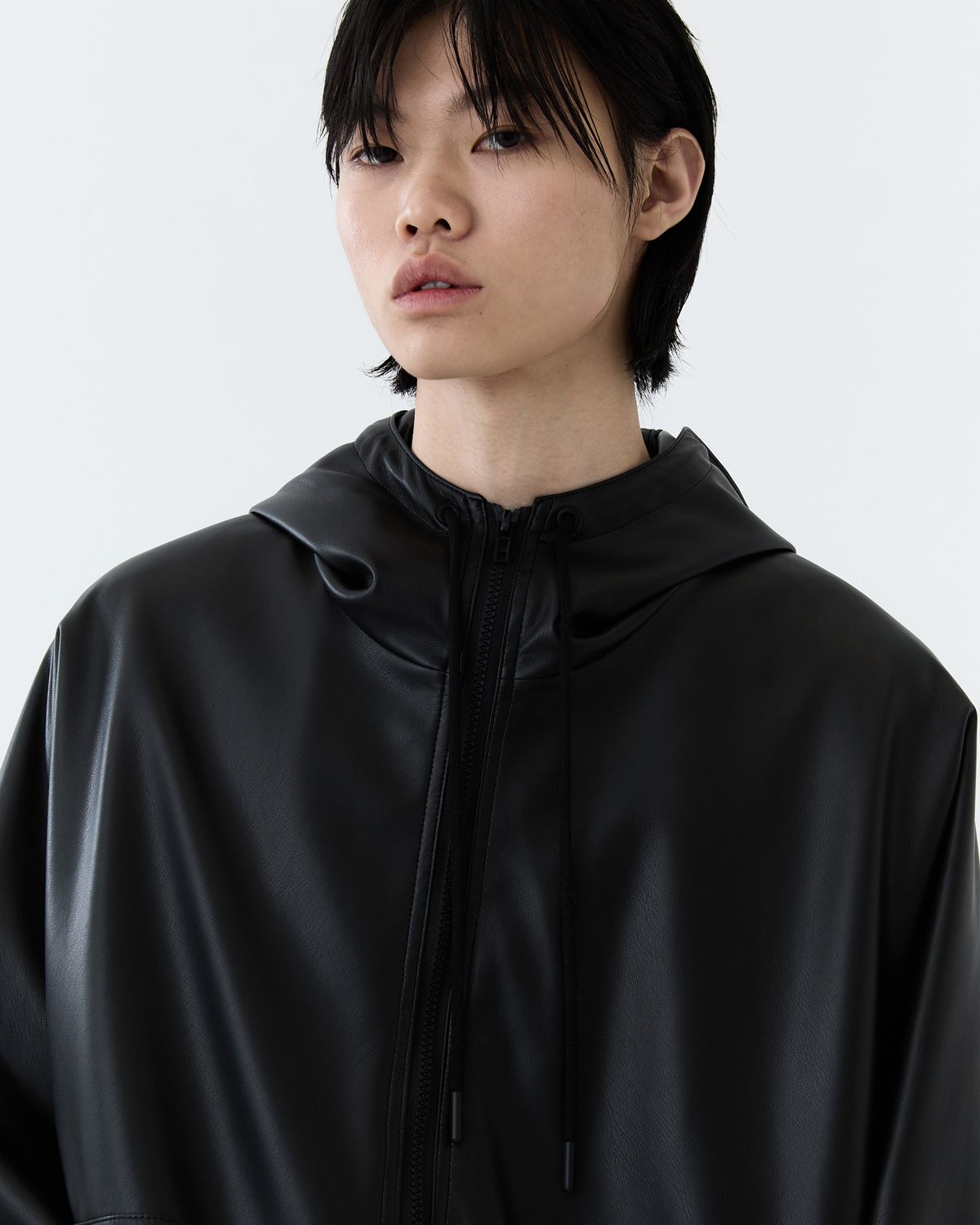 디앤드퀘스천(THEENDQUESTION) Leather hooded jumper / BLACK