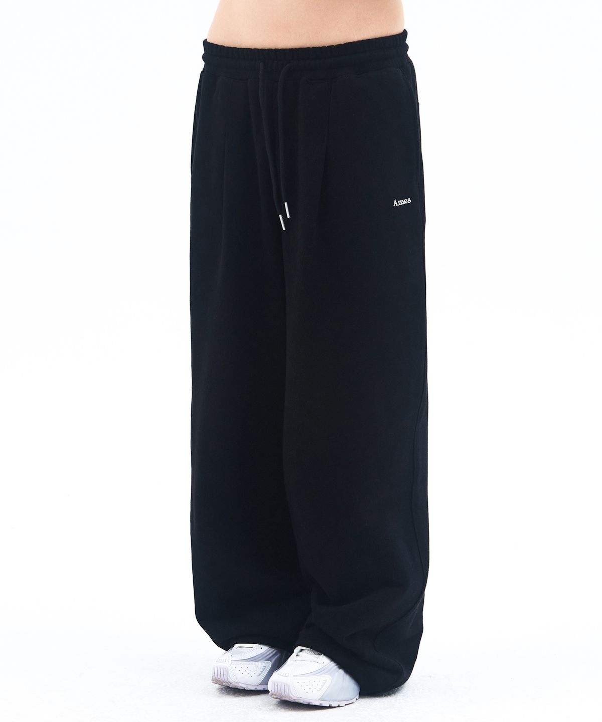 아메스 월드와이드(AMES-WORLDWIDE) BASIC SMALL LOGO SWEAT PANTS BLACK