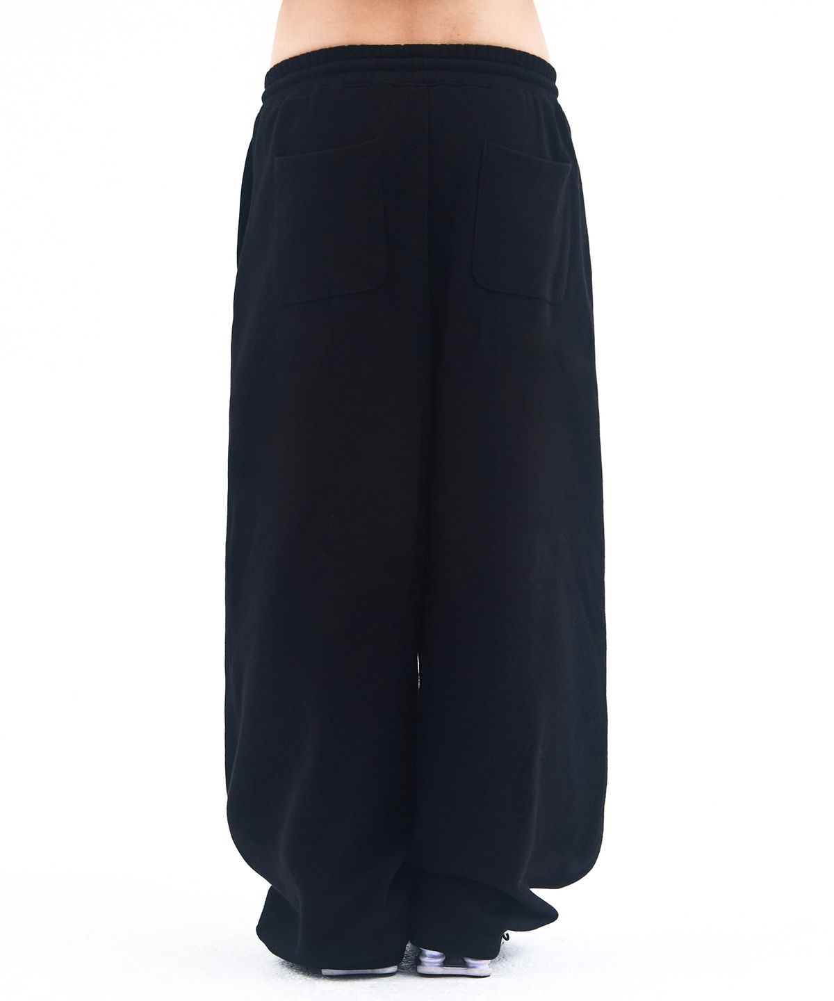 아메스 월드와이드(AMES-WORLDWIDE) BASIC SMALL LOGO SWEAT PANTS BLACK