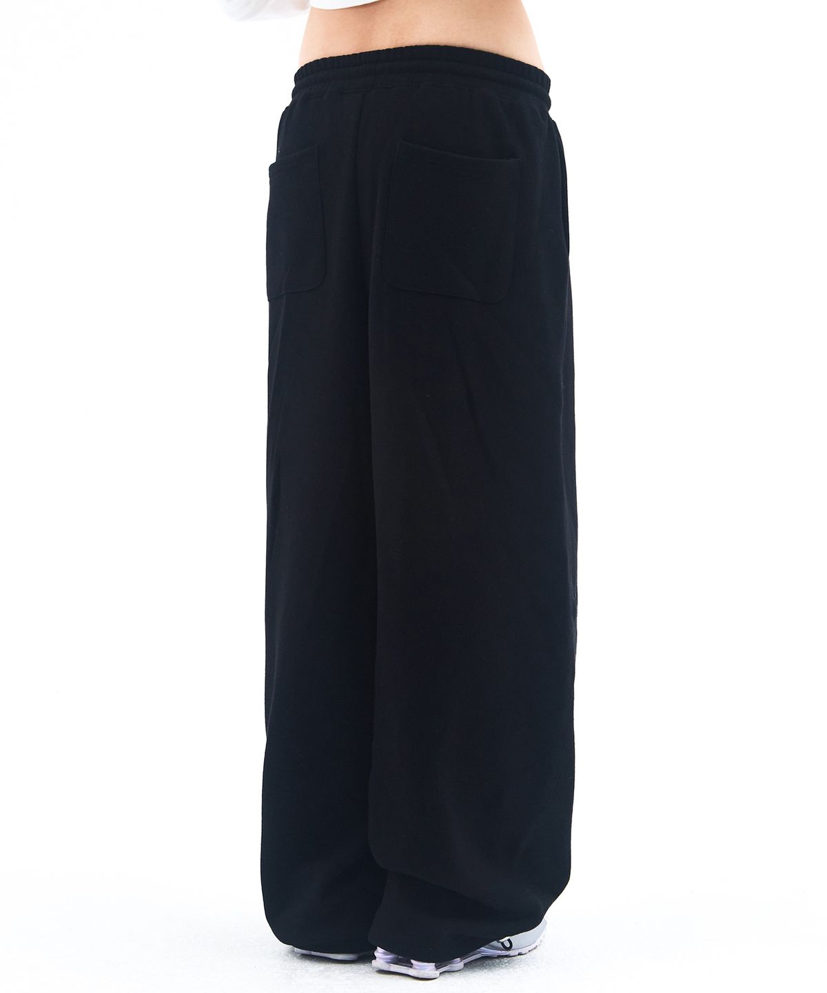 아메스 월드와이드(AMES-WORLDWIDE) BASIC SMALL LOGO SWEAT PANTS BLACK