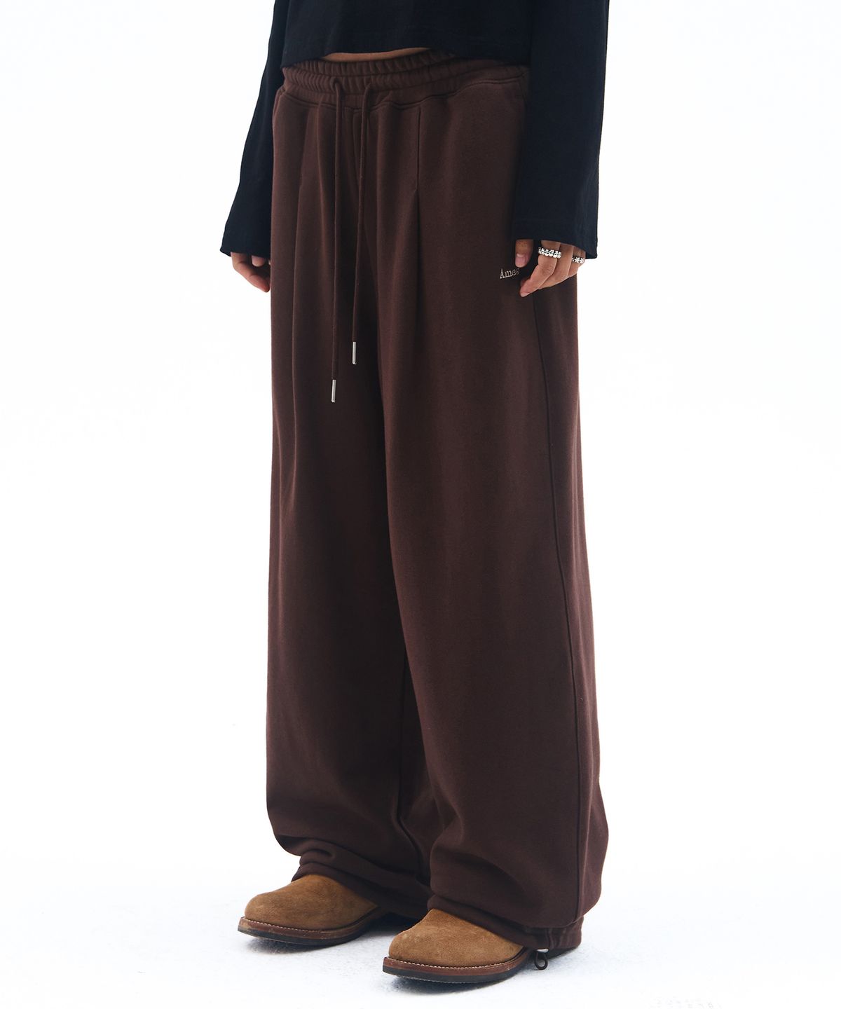 아메스 월드와이드(AMES-WORLDWIDE) BASIC SMALL LOGO SWEAT PANTS BROWN