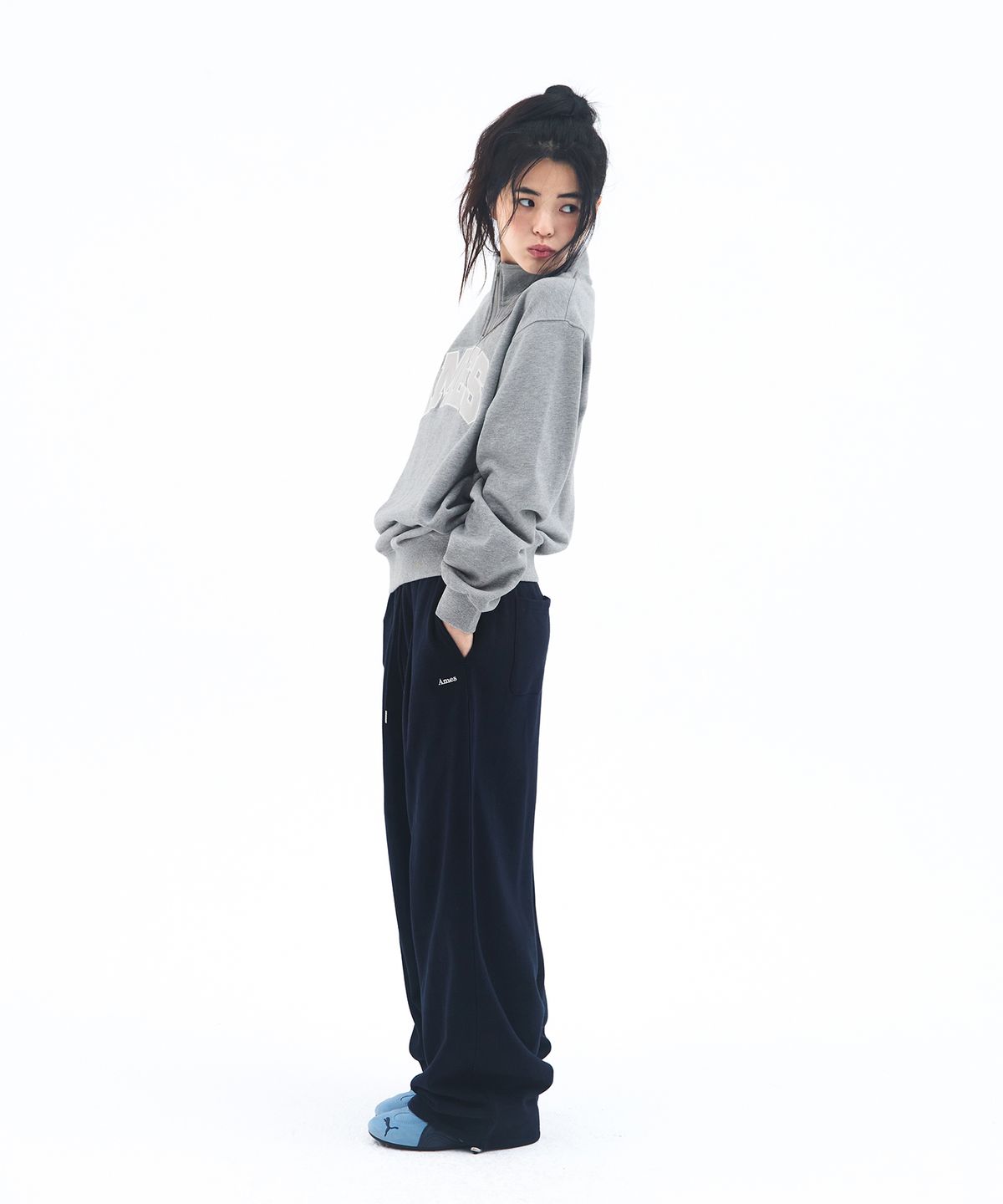 아메스 월드와이드(AMES-WORLDWIDE) BASIC SMALL LOGO SWEAT PANTS NAVY