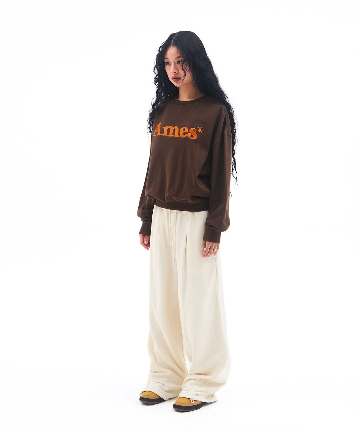 아메스 월드와이드(AMES-WORLDWIDE) BASIC SMALL LOGO SWEAT PANTS CREAM