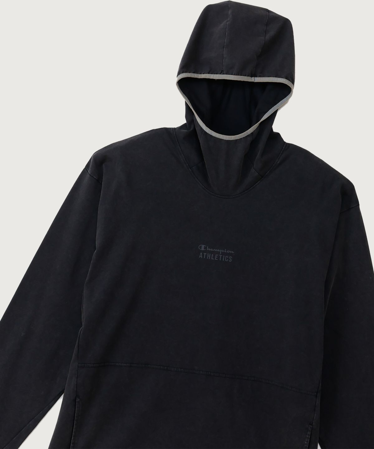 챔피온(CHAMPION) 워싱 레귤러핏 애슬레틱 롱슬리브 후드 티셔츠 Black