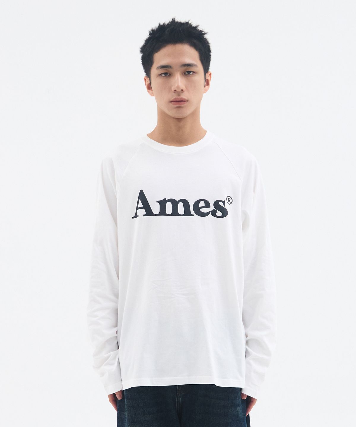 아메스 월드와이드(AMES-WORLDWIDE) BASIC LOGO LONGSLEEVE TEE WHITE