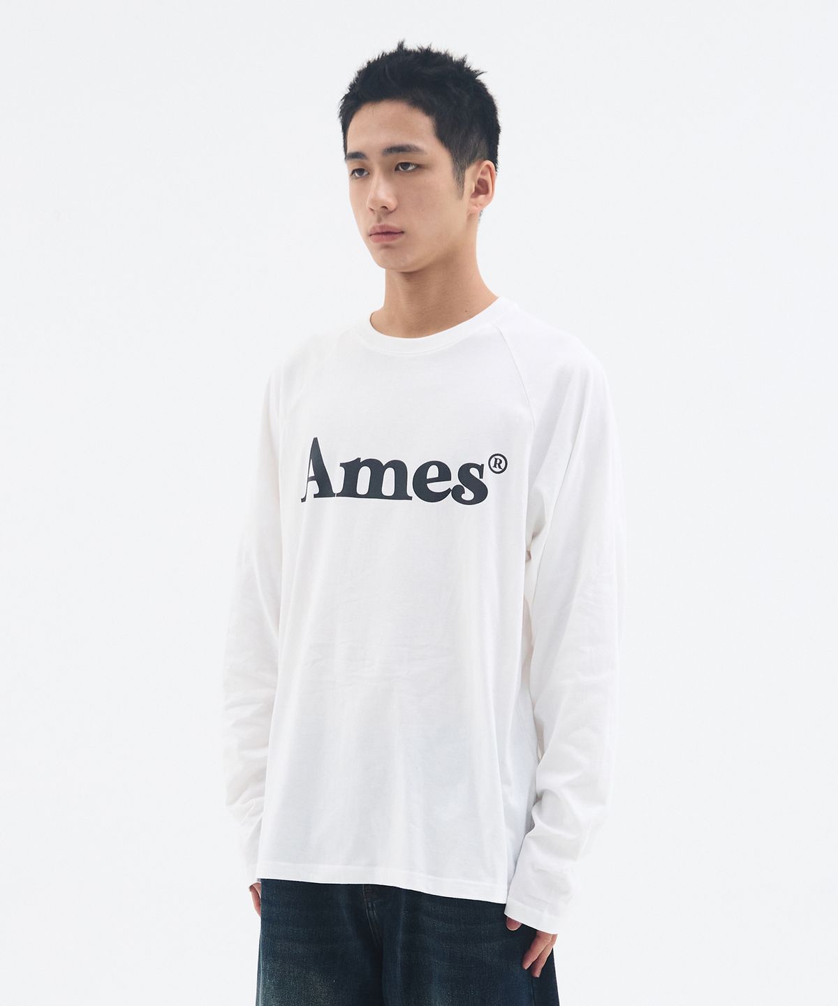 아메스 월드와이드(AMES-WORLDWIDE) BASIC LOGO LONGSLEEVE TEE WHITE
