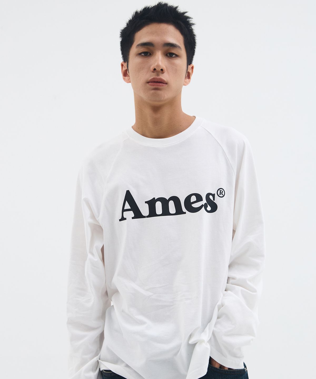 아메스 월드와이드(AMES-WORLDWIDE) BASIC LOGO LONGSLEEVE TEE WHITE
