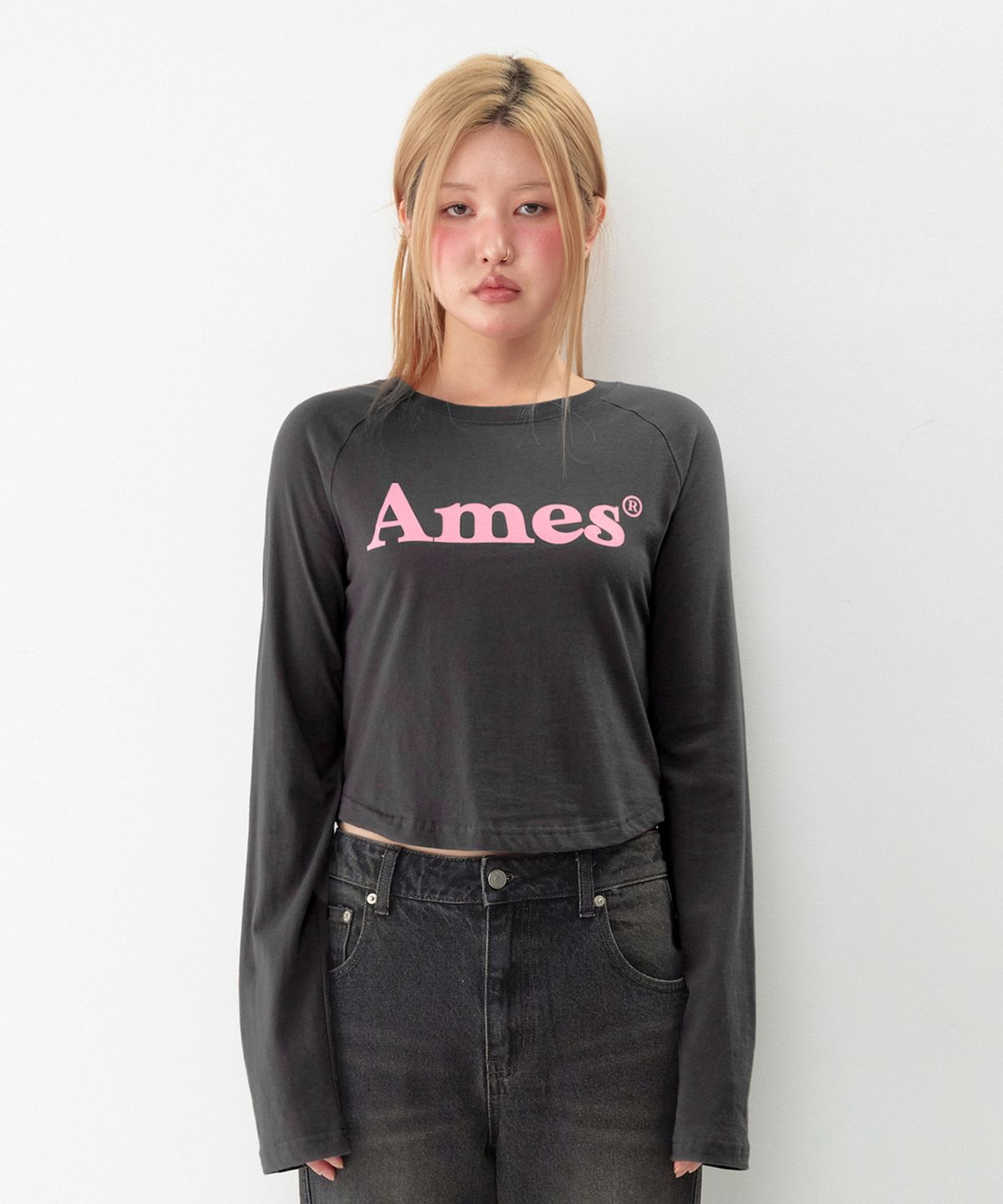 아메스 월드와이드(AMES-WORLDWIDE) BASIC LOGO LONGSLEEVE TEE CHARCOAL