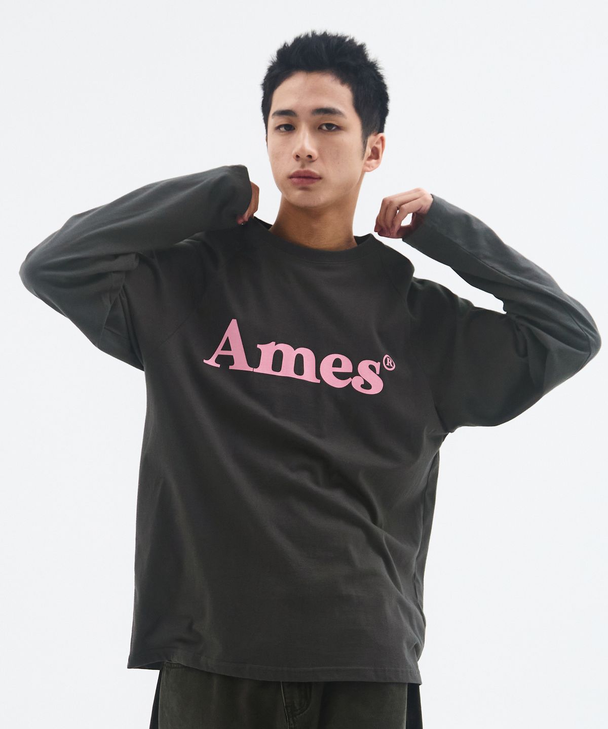 아메스 월드와이드(AMES-WORLDWIDE) BASIC LOGO LONGSLEEVE TEE CHARCOAL