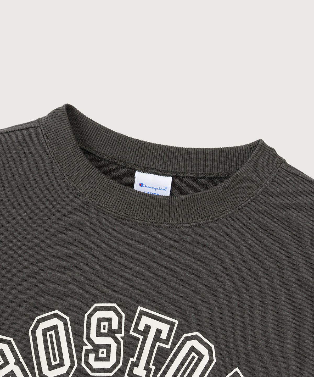 챔피온(CHAMPION) BOSTON 레귤러핏 크루넥 스웨트셔츠 Off Black