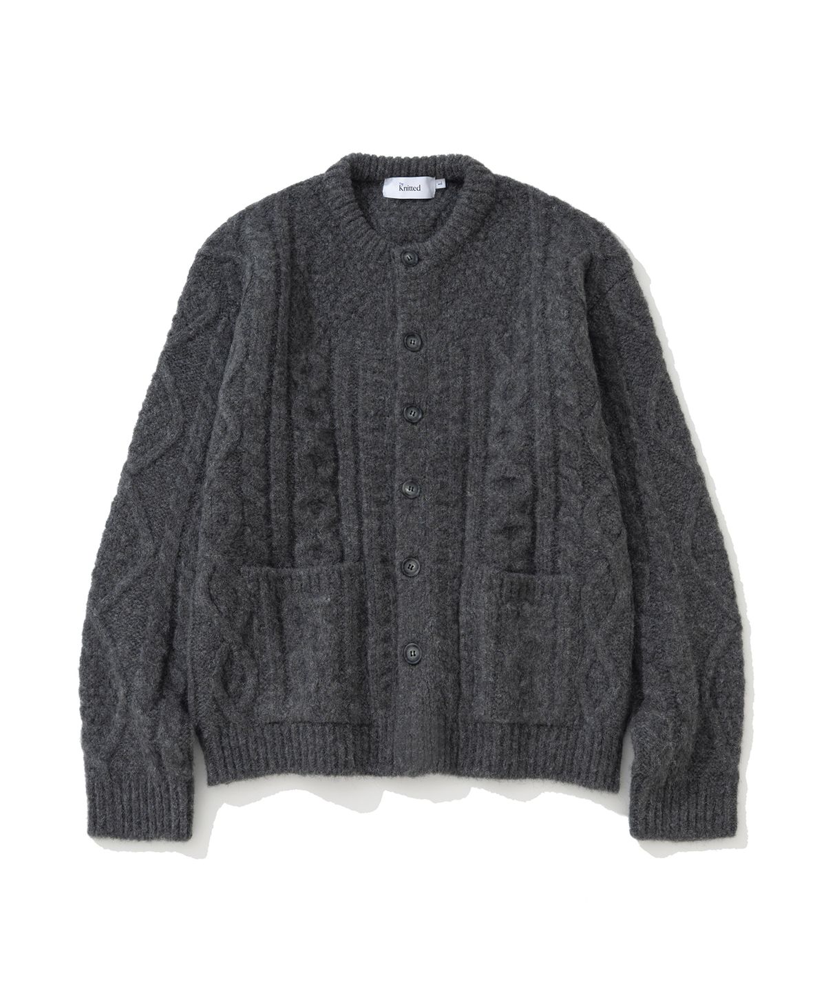 니티드(KNITTED) (UNISEX)볼드 케이블 라운드 니트 가디건 CHARCOAL