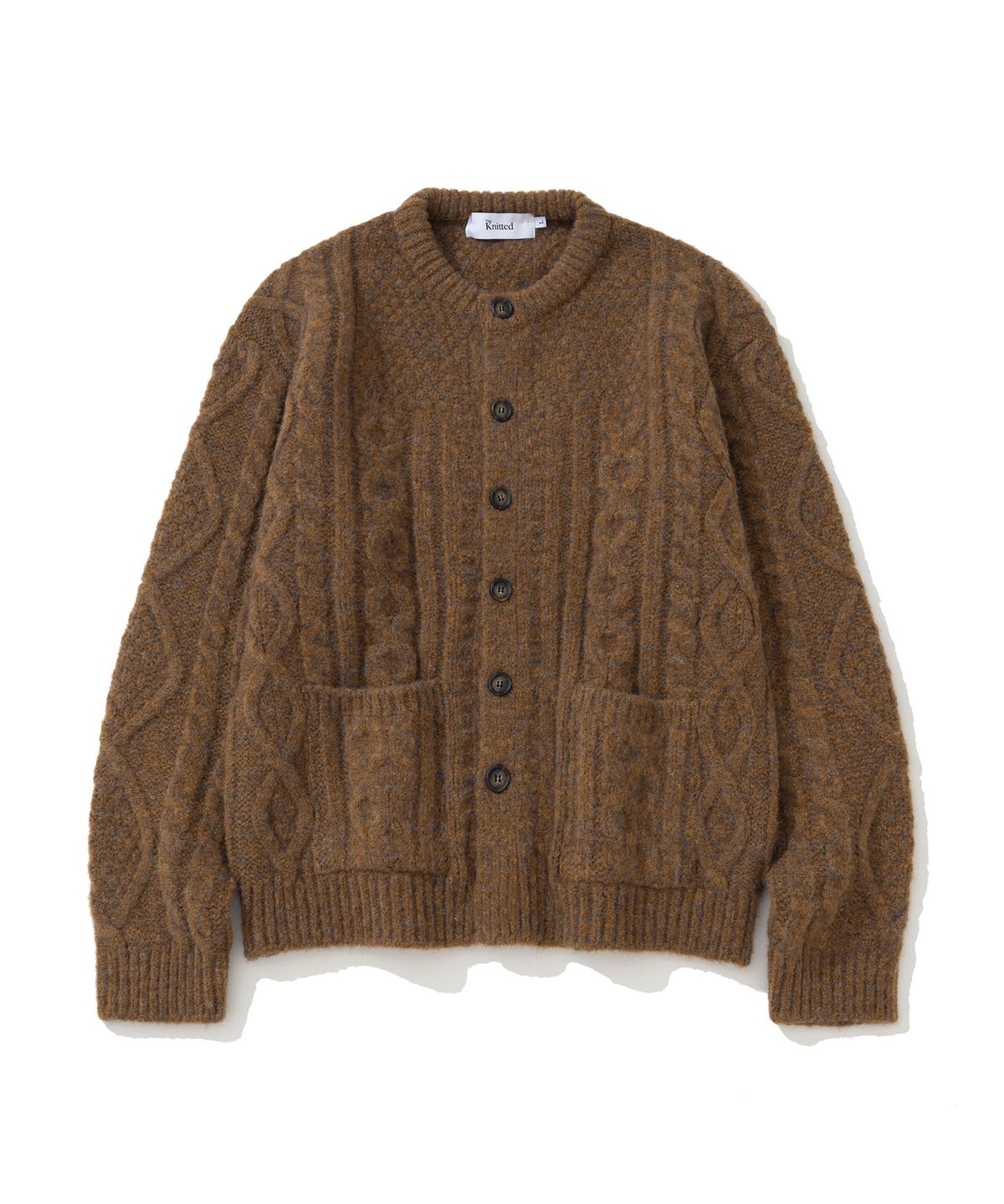 니티드(KNITTED) (UNISEX)볼드 케이블 라운드 니트 가디건 CAMEL