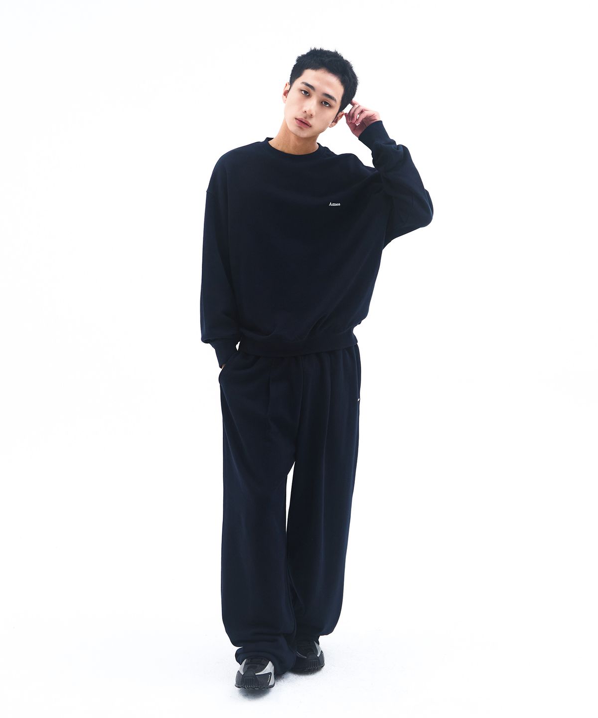 아메스 월드와이드(AMES-WORLDWIDE) BASIC SMALL LOGO SWEATSHIRT NAVY