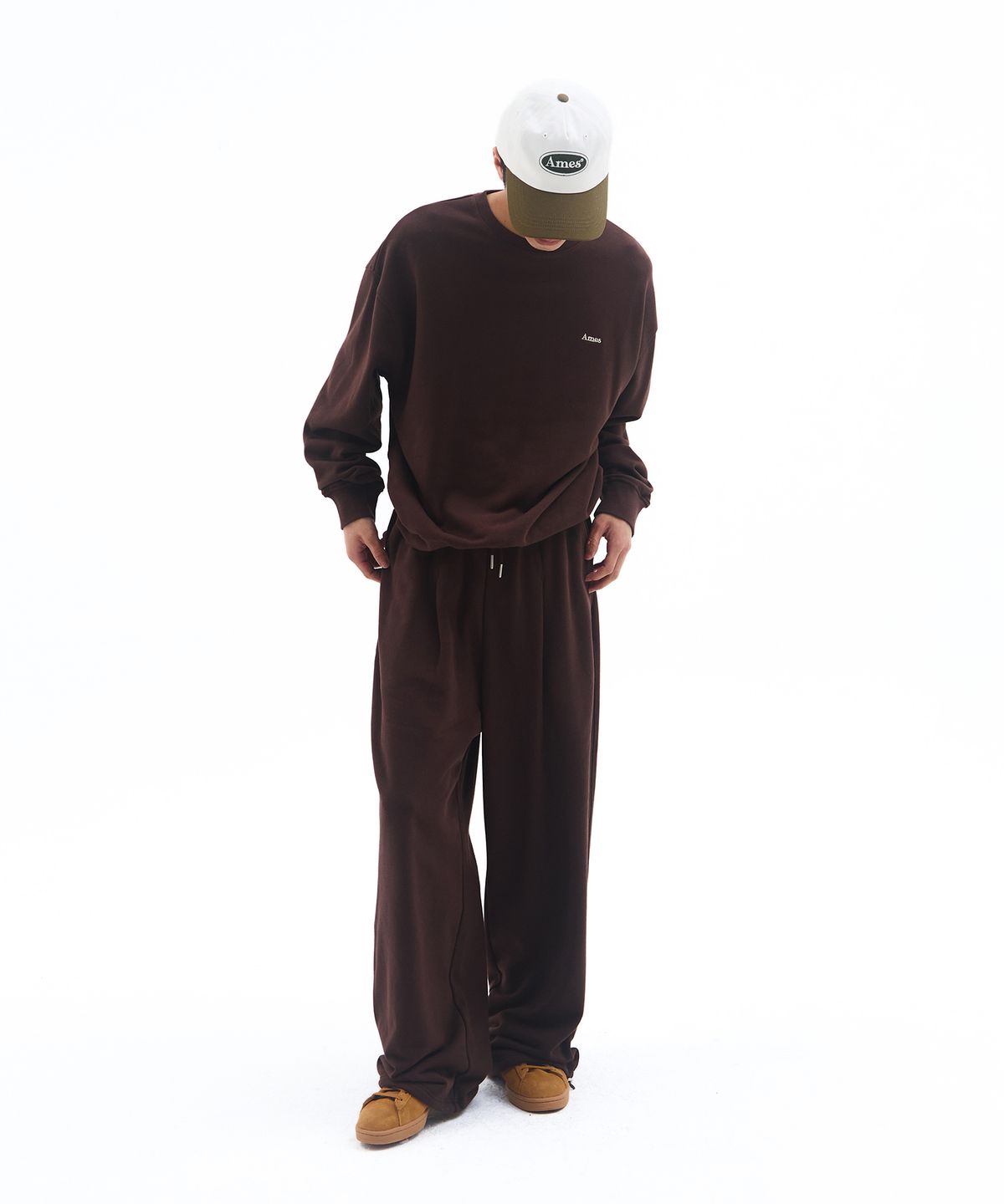 아메스 월드와이드(AMES-WORLDWIDE) BASIC SMALL LOGO SWEATSHIRT BROWN