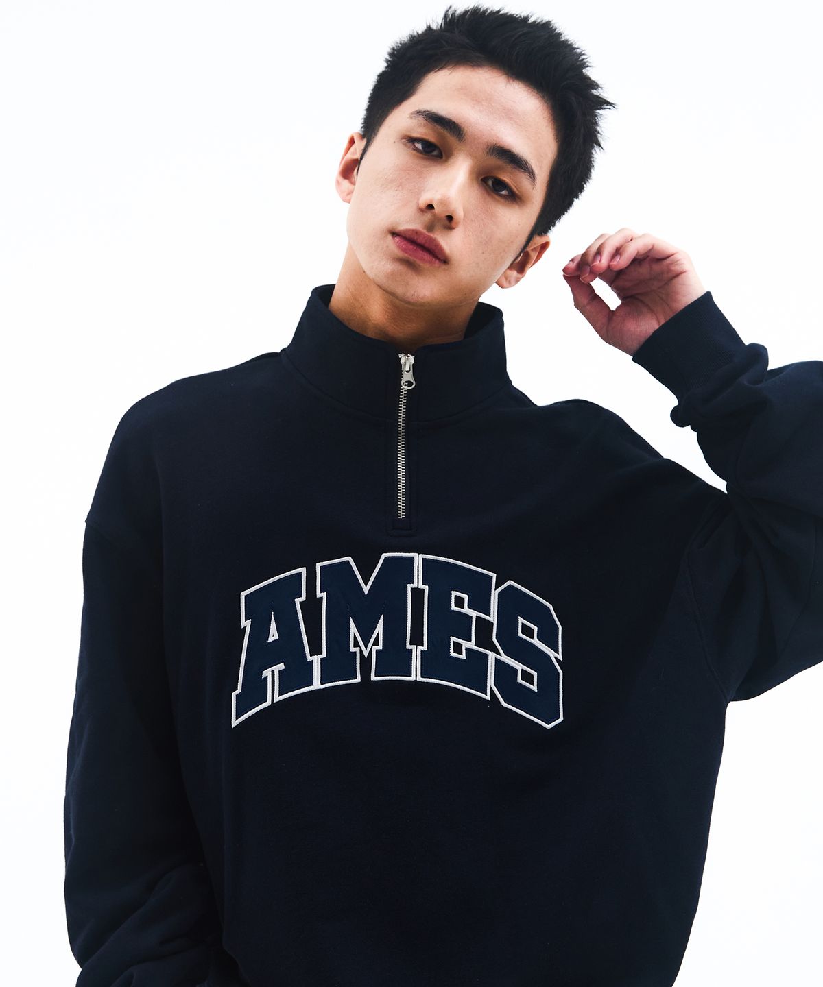 아메스 월드와이드(AMES-WORLDWIDE) BASIC APPLIQUE HALF ZIP SWEATSHIRT NAVY