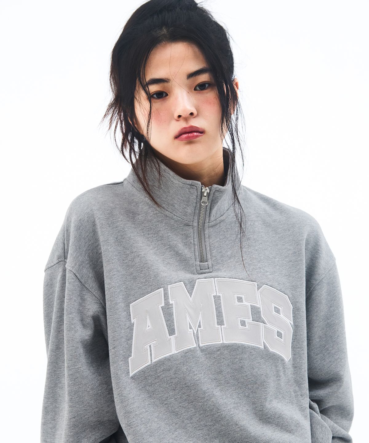 아메스 월드와이드(AMES-WORLDWIDE) BASIC APPLIQUE HALF ZIP SWEATSHIRT GREY