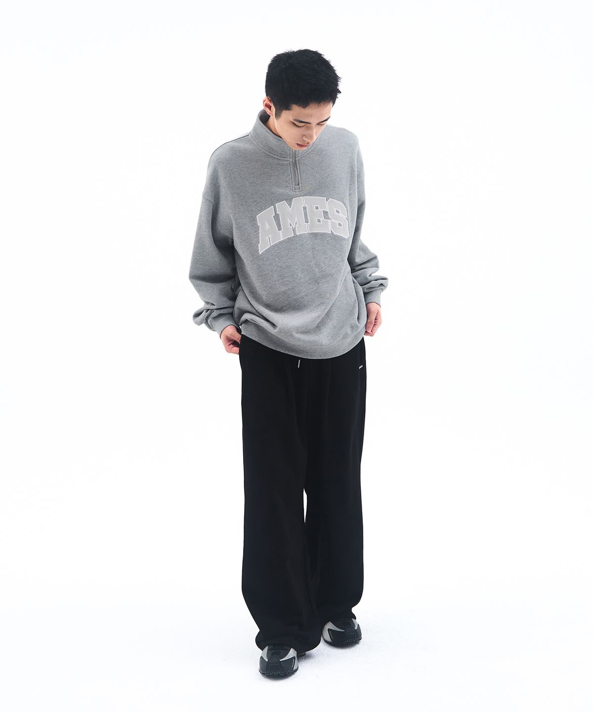 아메스 월드와이드(AMES-WORLDWIDE) BASIC APPLIQUE HALF ZIP SWEATSHIRT GREY