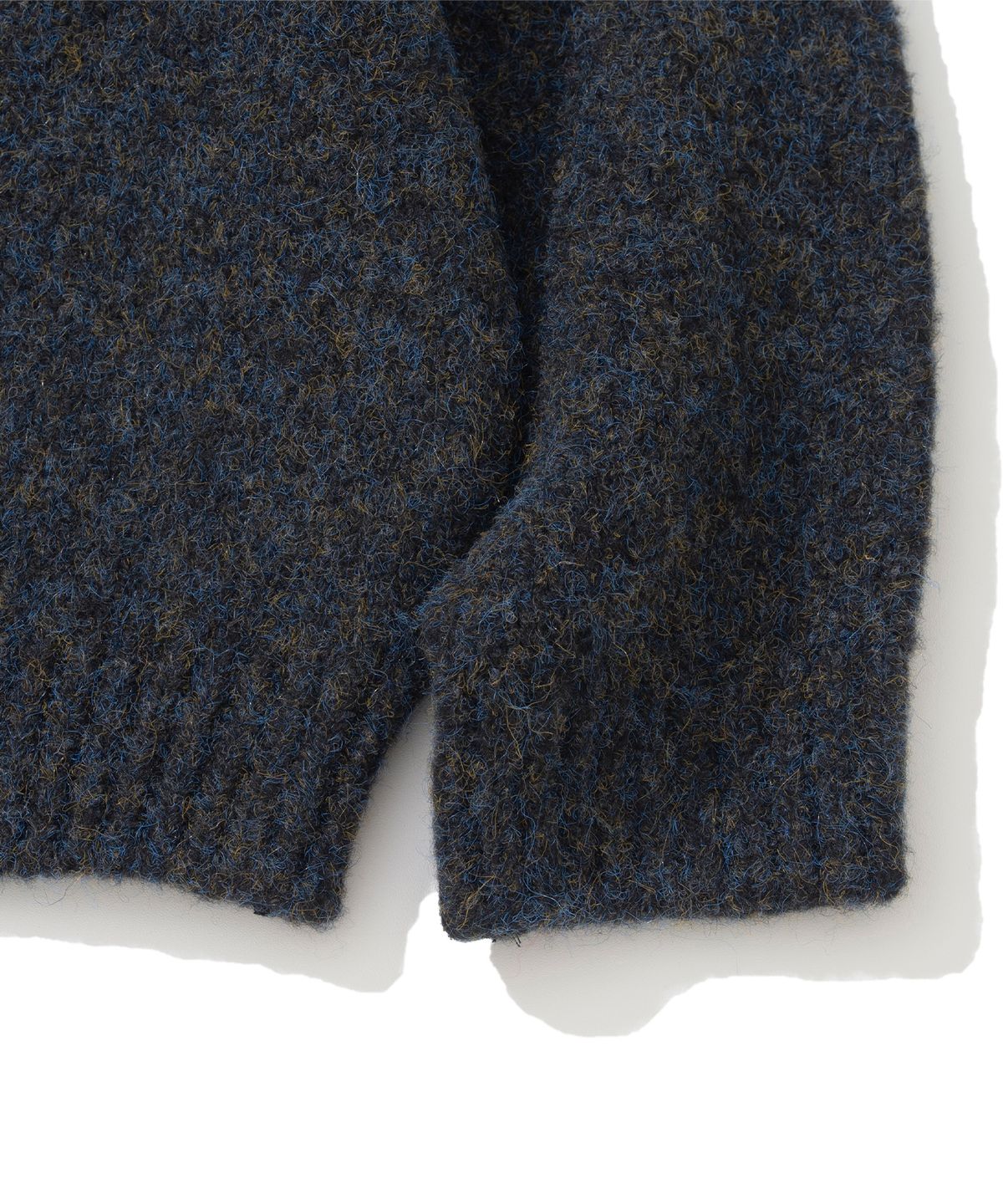 니티드(KNITTED) (UNISEX)부클 래글런 크롭 라운드 니트 BLACK