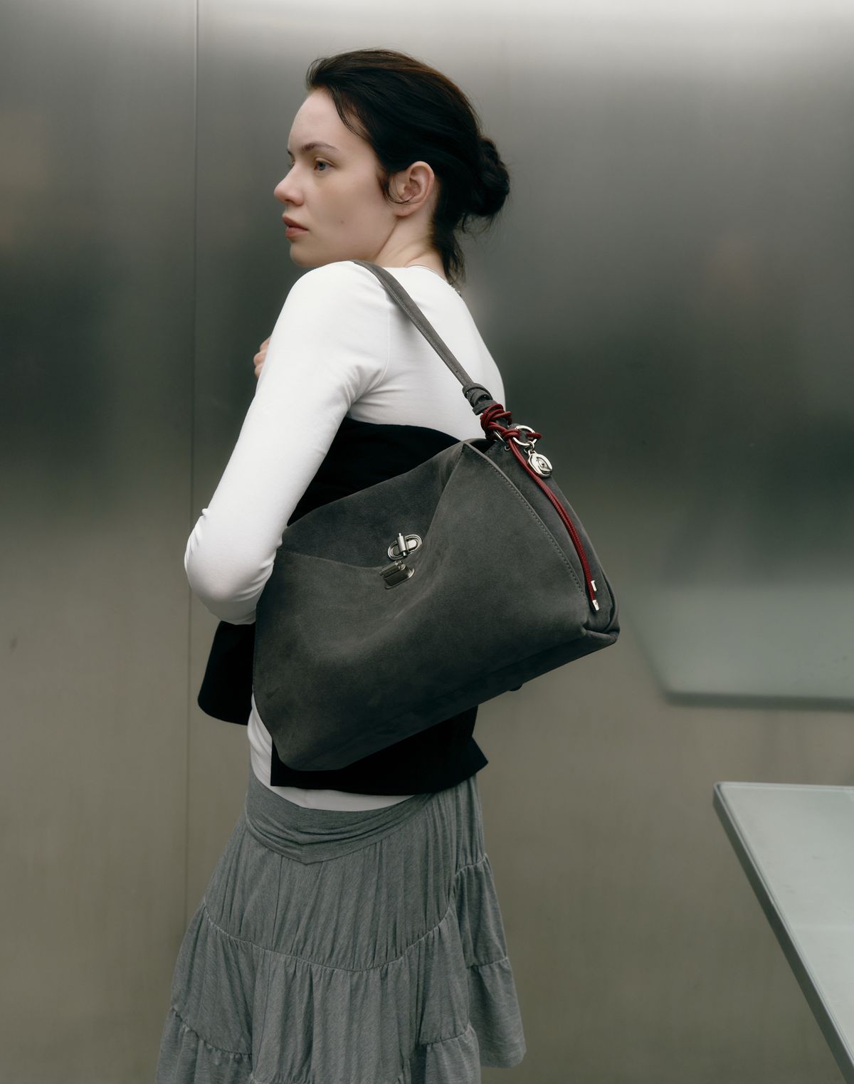 질스튜어트액세서리(JILLSTUART ACC) [AUBE] 이태리스웨이드/누벅 오브 장식 숄더백 M 4color