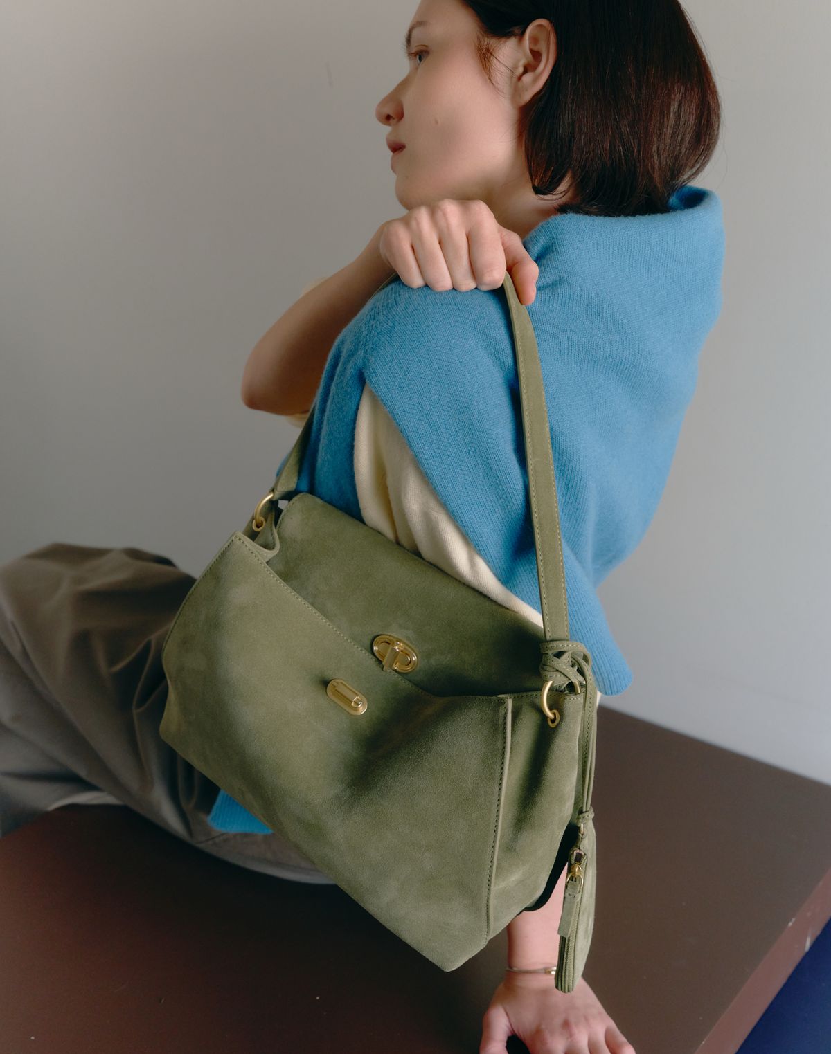 질스튜어트액세서리(JILLSTUART ACC) [AUBE] 이태리스웨이드/누벅 오브 장식 숄더백 M 4color