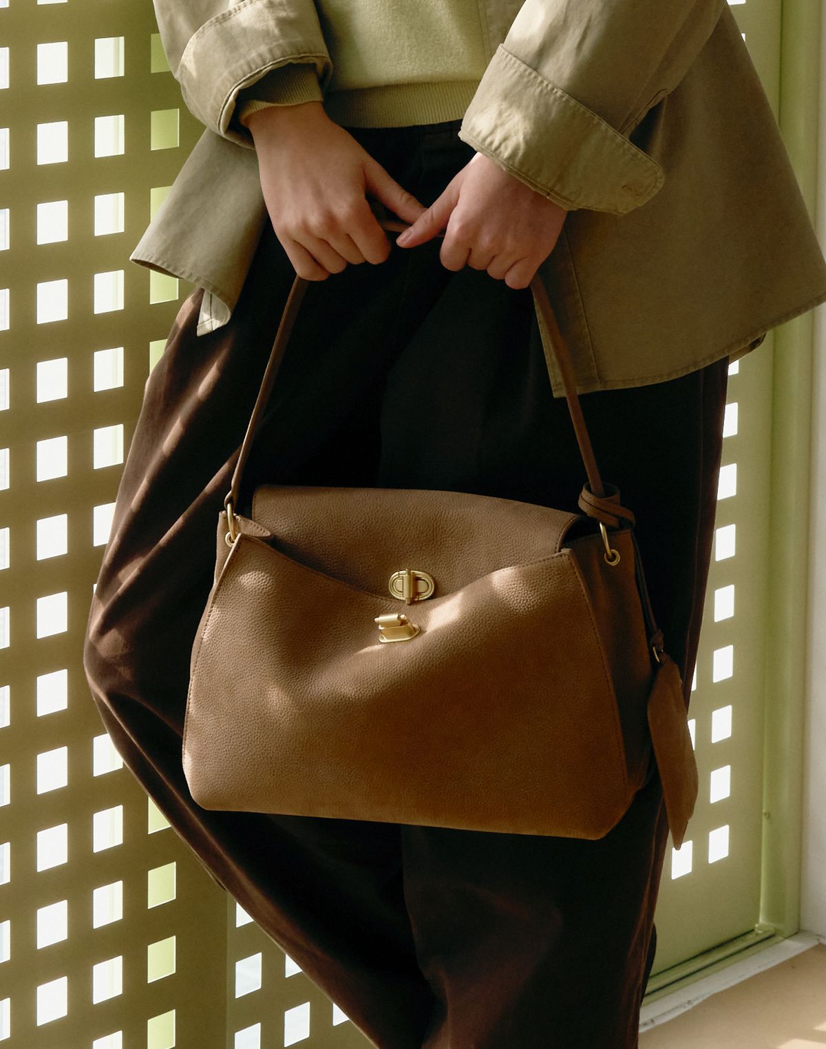 질스튜어트액세서리(JILLSTUART ACC) [AUBE] 이태리스웨이드/누벅 오브 장식 숄더백 M 4color
