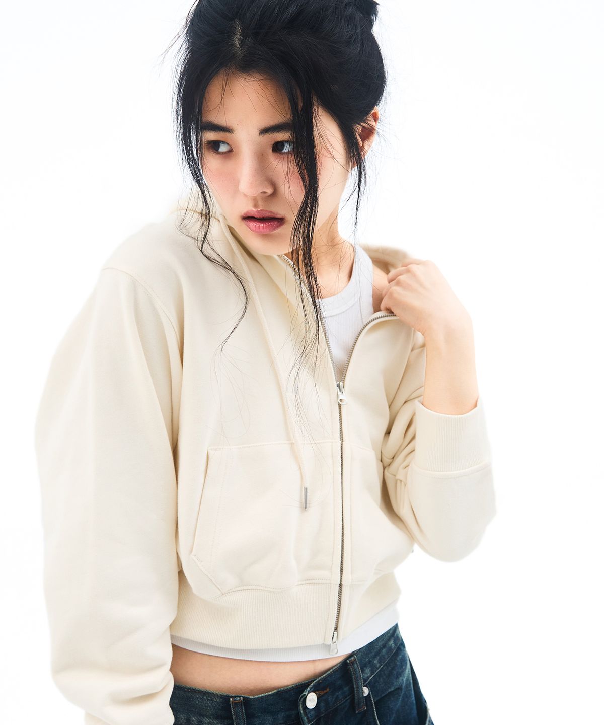 아메스 월드와이드(AMES-WORLDWIDE) BASIC SMALL LOGO HOODIE ZIP UP CREAM