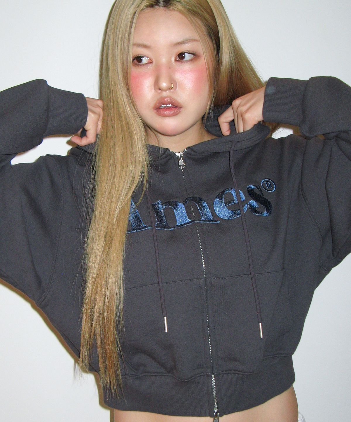 아메스 월드와이드(AMES-WORLDWIDE) BASIC LOGO HOODIE ZIP UP DEEP CHARCOAL