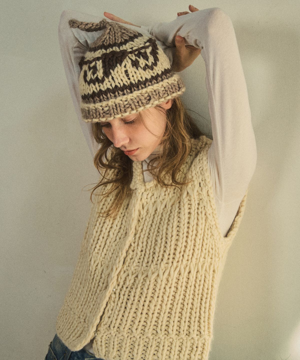 아우어노스텔지아(OURNOSTALGIA) real handmade crop knit vest_Cream