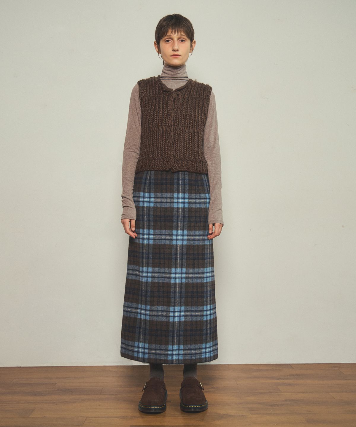 아우어노스텔지아(OURNOSTALGIA) real handmade crop knit vest_Brown
