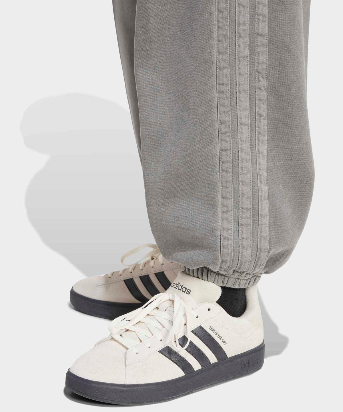 아디다스(ADIDAS) 플리스 워싱 루즈 팬츠 - 블랙 / JL6534