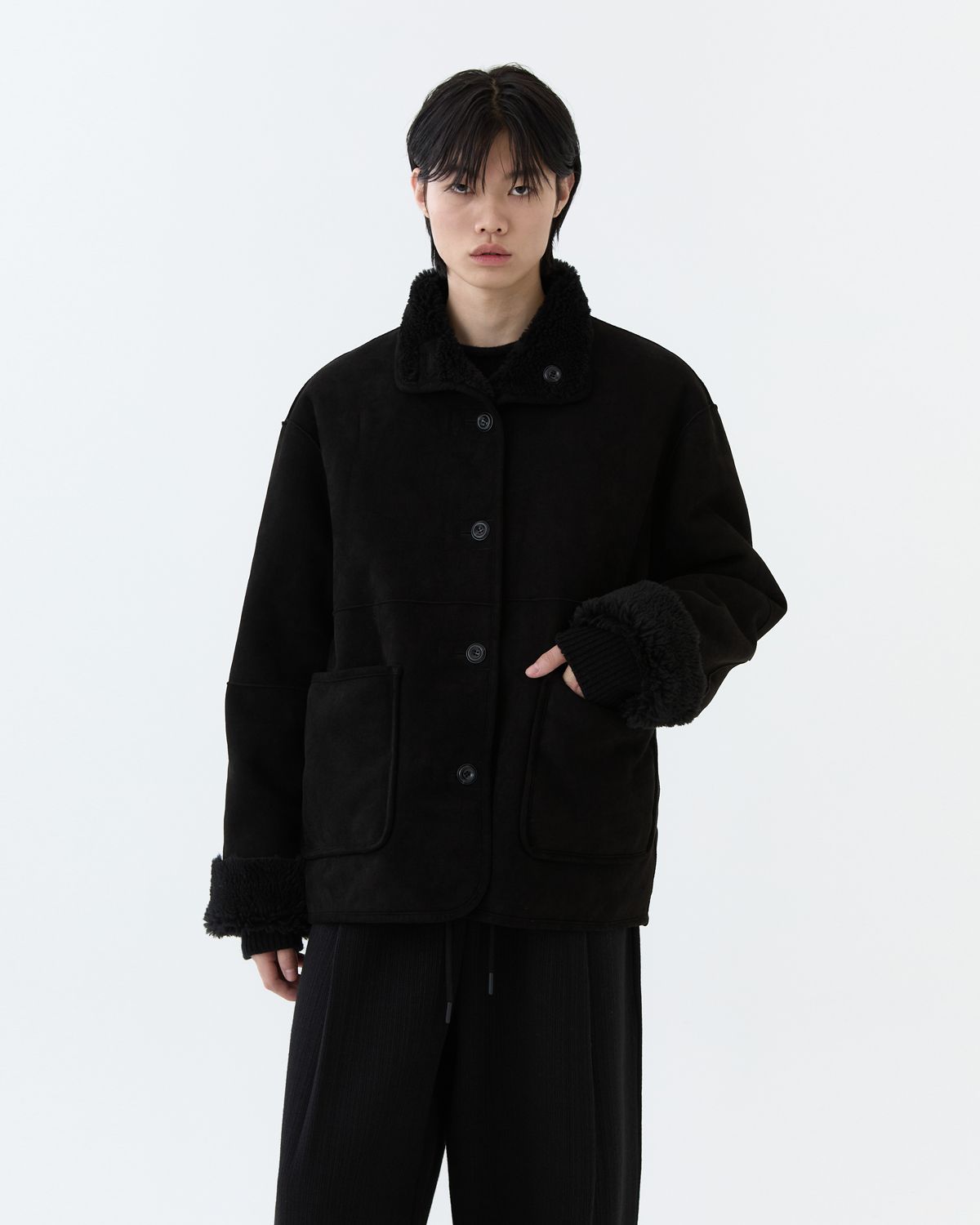 디앤드퀘스천(THEENDQUESTION) Reversible shearling jumper / BLACK