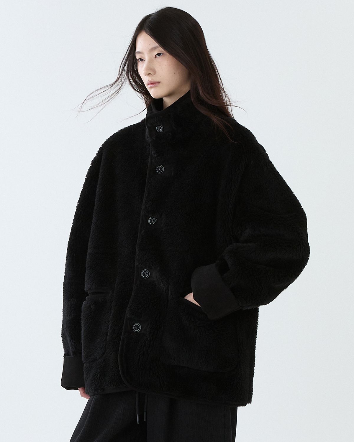 디앤드퀘스천(THEENDQUESTION) Reversible shearling jumper / BLACK