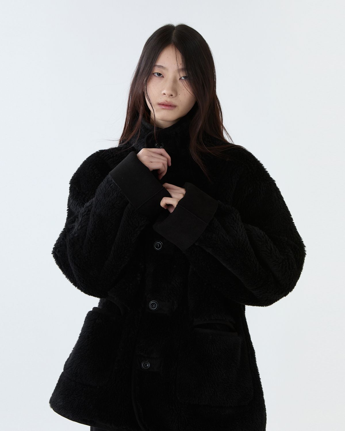 디앤드퀘스천(THEENDQUESTION) Reversible shearling jumper / BLACK