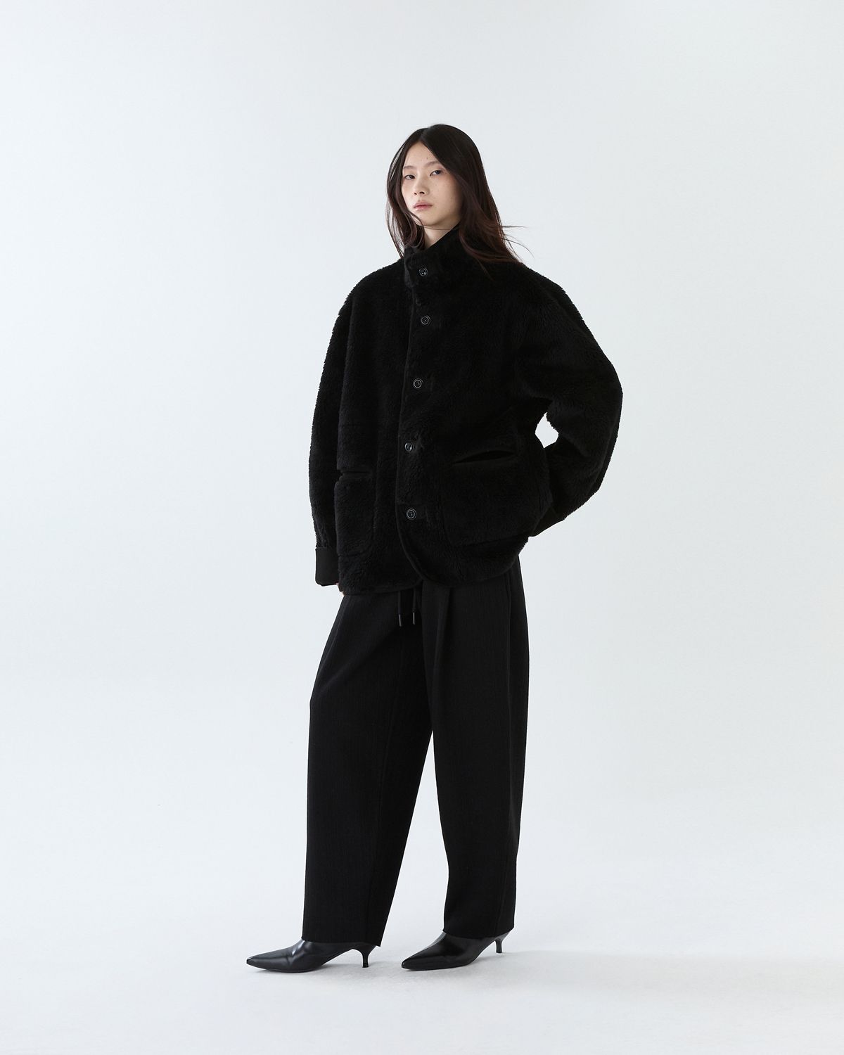디앤드퀘스천(THEENDQUESTION) Reversible shearling jumper / BLACK