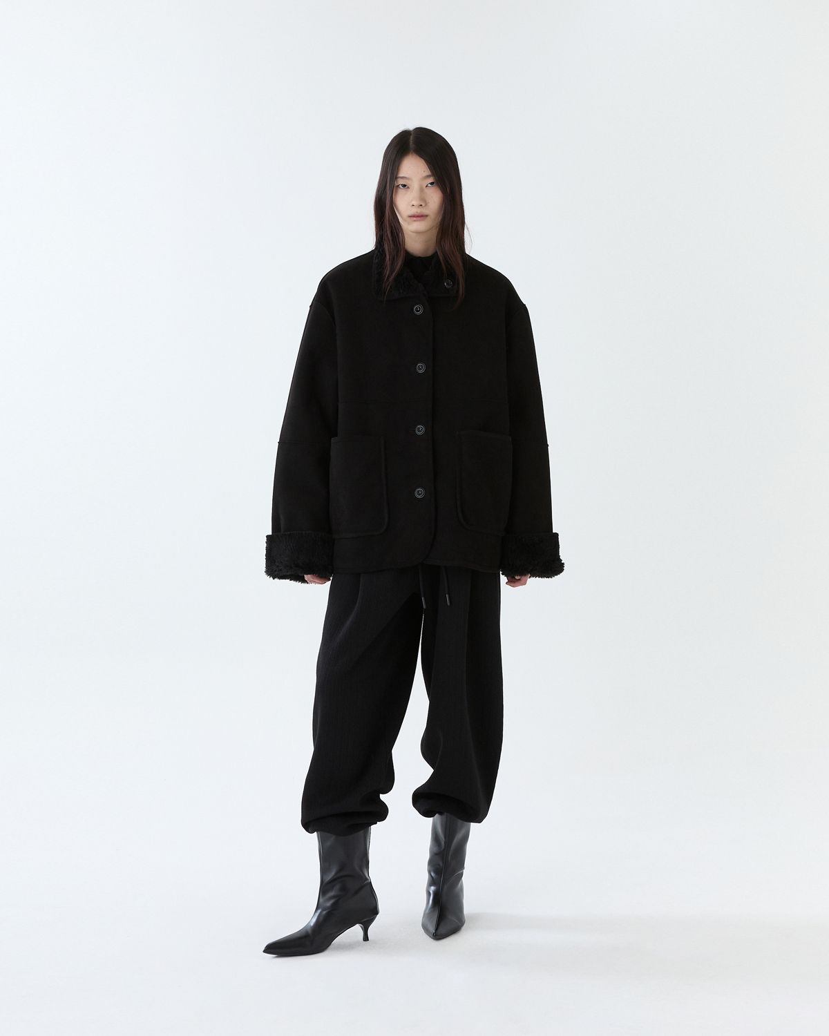 디앤드퀘스천(THEENDQUESTION) Reversible shearling jumper / BLACK