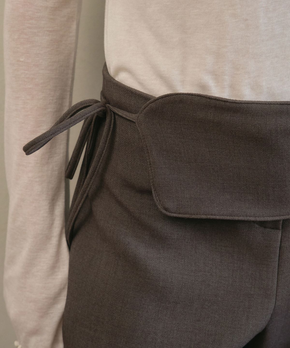 아우어노스텔지아(OURNOSTALGIA) Waist wrap slim boots cut pants_Brown(O25-PT10)