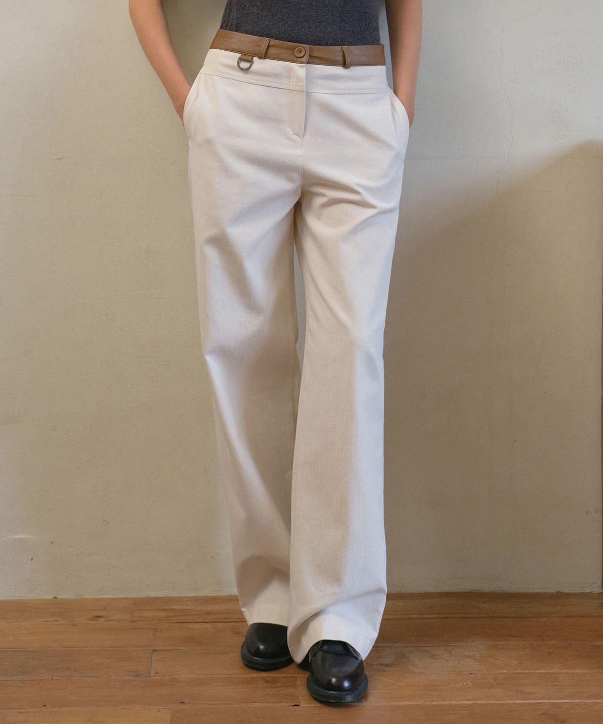 아우어노스텔지아(OURNOSTALGIA) Auburn leather waist pants_Ivory(O25-PT12)