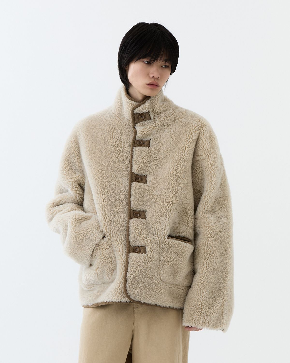 디앤드퀘스천(THEENDQUESTION) Reversible shearling jumper / BEIGE
