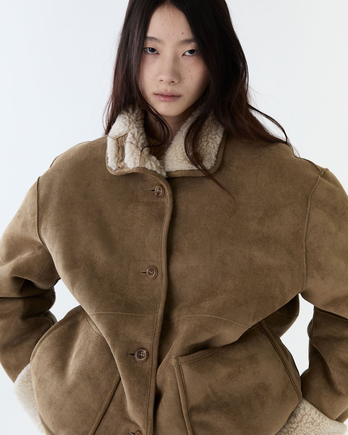 디앤드퀘스천(THEENDQUESTION) Reversible shearling jumper / BEIGE