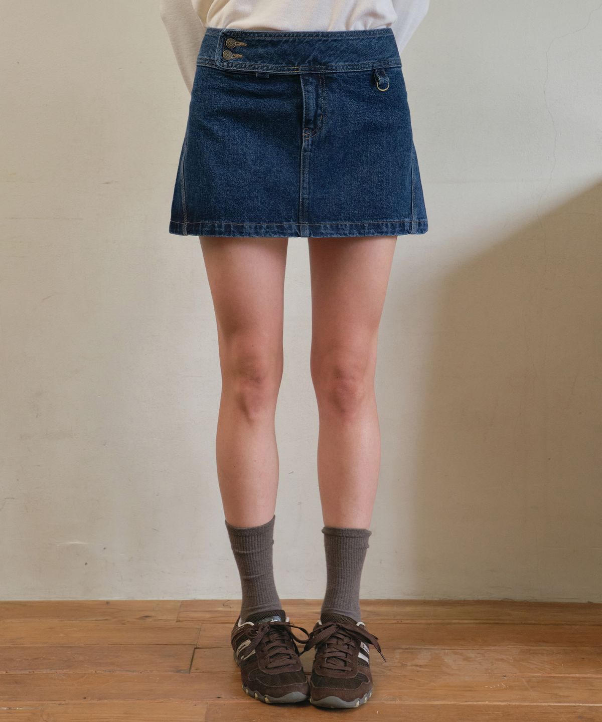 아우어노스텔지아(OURNOSTALGIA) Nova curve mini denim skirt_Dark blue(O25-SK09)