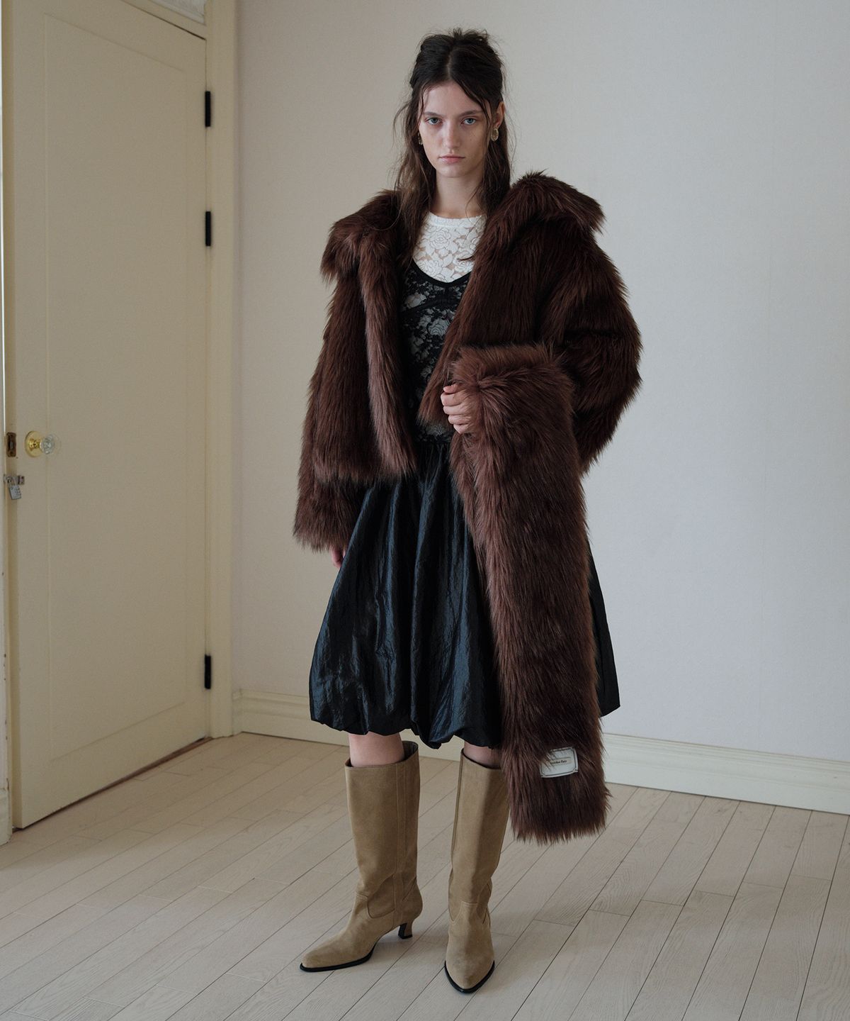 오버듀플레어(OVERDUEFLAIR) VEGAN FUR JACKET_BROWN