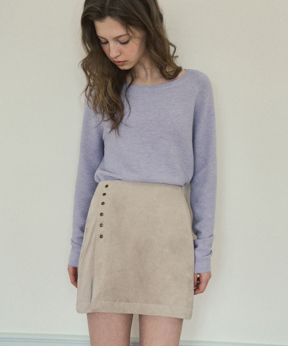 아우어노스텔지아(OURNOSTALGIA) Suede Rivet skirt_Light beige(OC25-SK03)