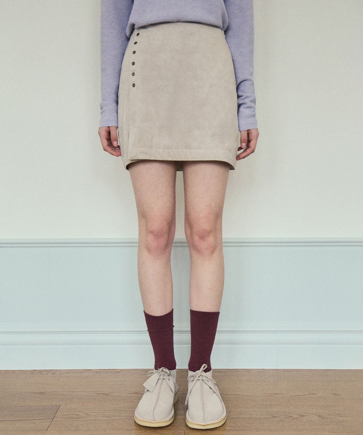 아우어노스텔지아(OURNOSTALGIA) Suede Rivet skirt_Light beige(OC25-SK03)