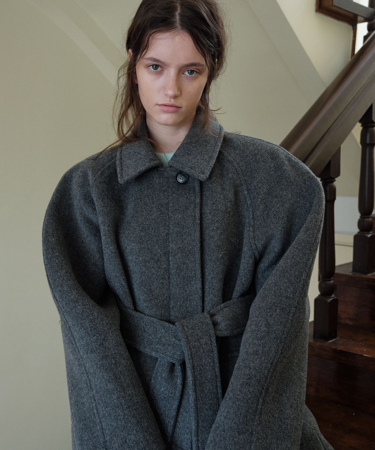 오버듀플레어(OVERDUEFLAIR) VOLUME SLEEVE WOOL HALF COAT_GREY