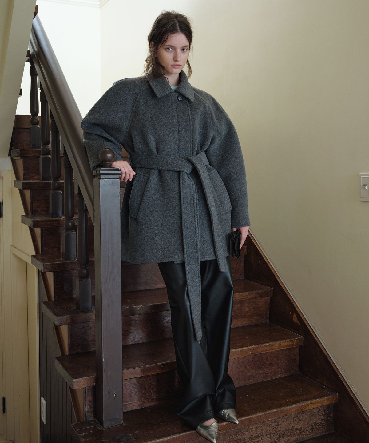 오버듀플레어(OVERDUEFLAIR) VOLUME SLEEVE WOOL HALF COAT_GREY