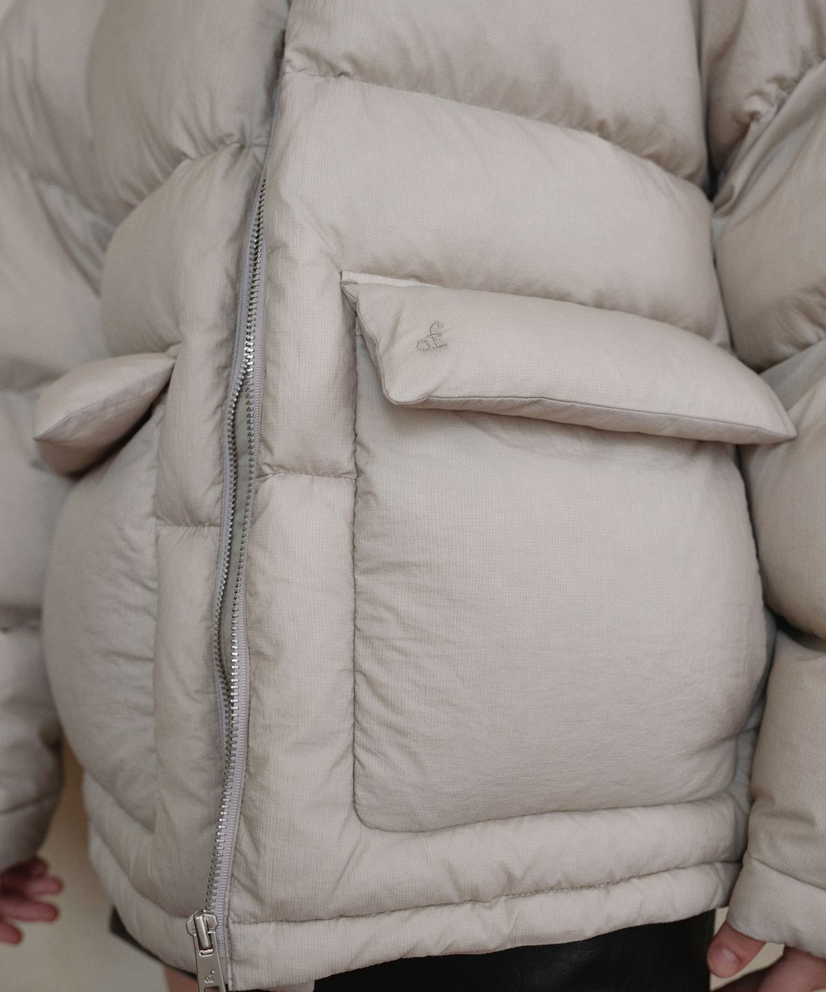오버듀플레어(OVERDUEFLAIR) SHEER QUILTED DOWN JUMPER_LIGHT BEIGE