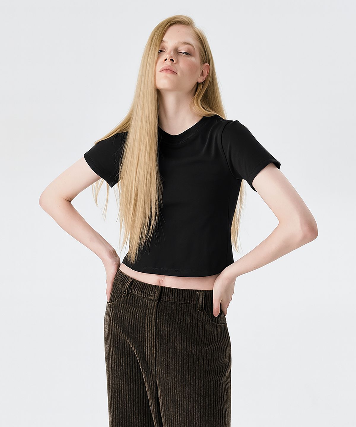 분더캄머(WNDERKAMMER) Fitted Short Sleeve T_Black(핏티드 반팔 티셔츠_블랙)