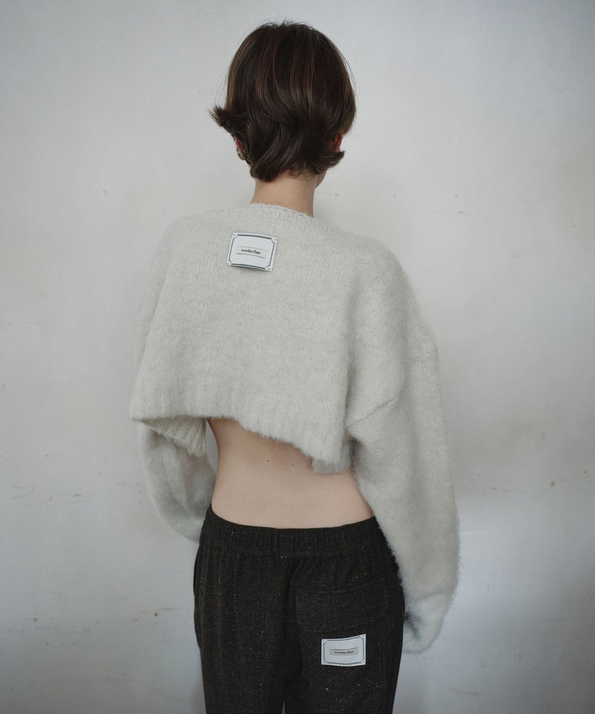 오버듀플레어(OVERDUEFLAIR) HAIRY WOOL CROP KNIT_IVORY