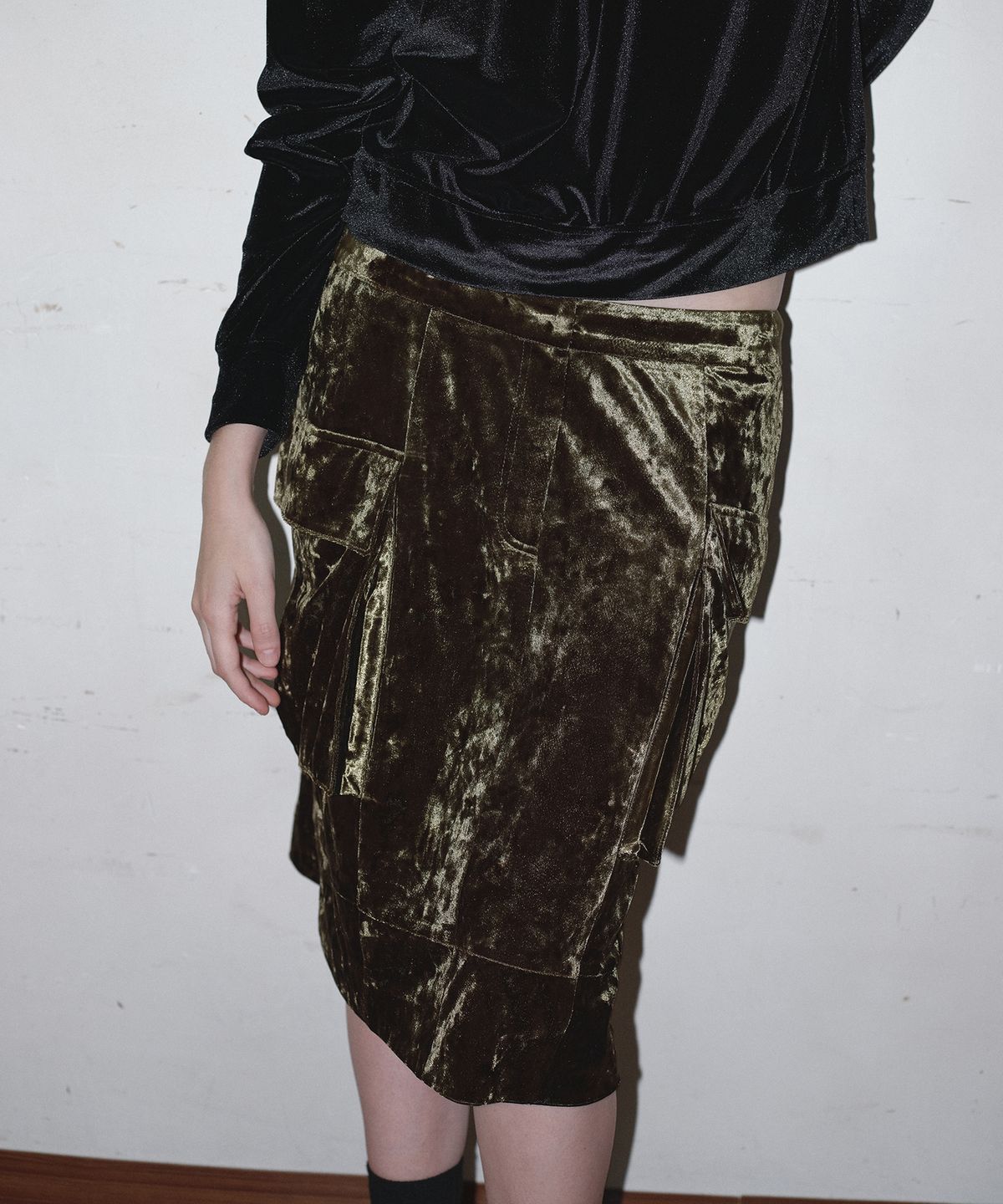 오버듀플레어(OVERDUEFLAIR) VELVET CARGO MIDI SKIRT_OLIVE KHAKI
