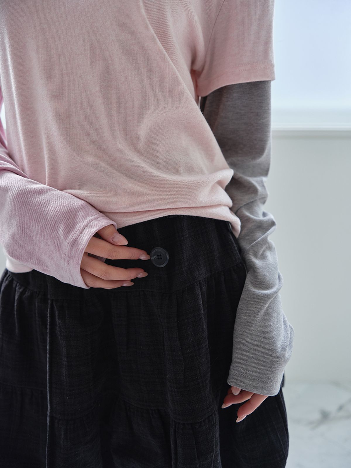 무음(MUWM) 투웨이 버튼 셔링 밴딩 롱스커트 2way Button Shirring Skirt (Black Check)